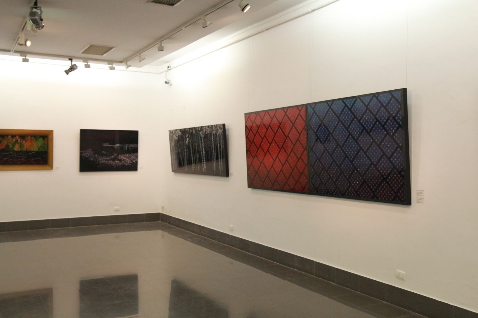  현대적 감각으로 재탄생한 한국과 베트남의 옻칠 회화작품 39점이 베트남국립미술관에서 11월 30일부터 12월 12일까지 전시된다.