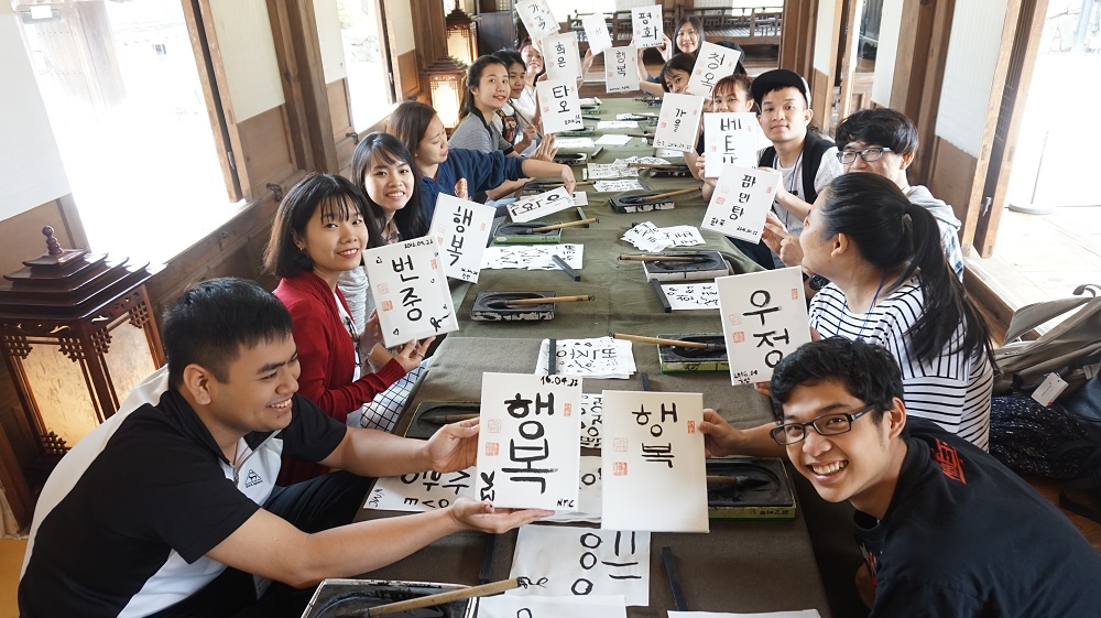 한옥마을에서 한글서예체험