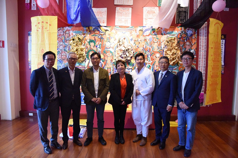 한국현대미술특별전-한국의 세거울 개막식(기념촬영).jpg