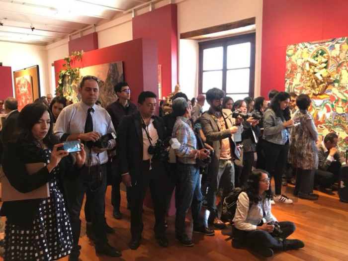 한국현대미술특별전-한국의 세거울 개막식(언론취재 장면).jpg