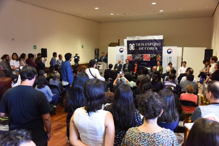 한국현대미술특별전-한국의 세거울 개막식(공사축사).jpg