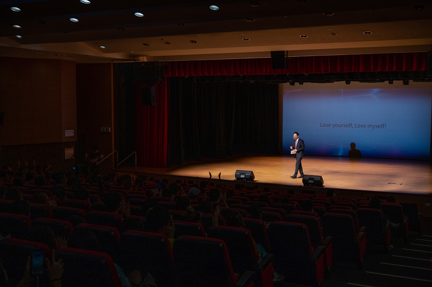 축사중인 백용천 주홍콩총영사