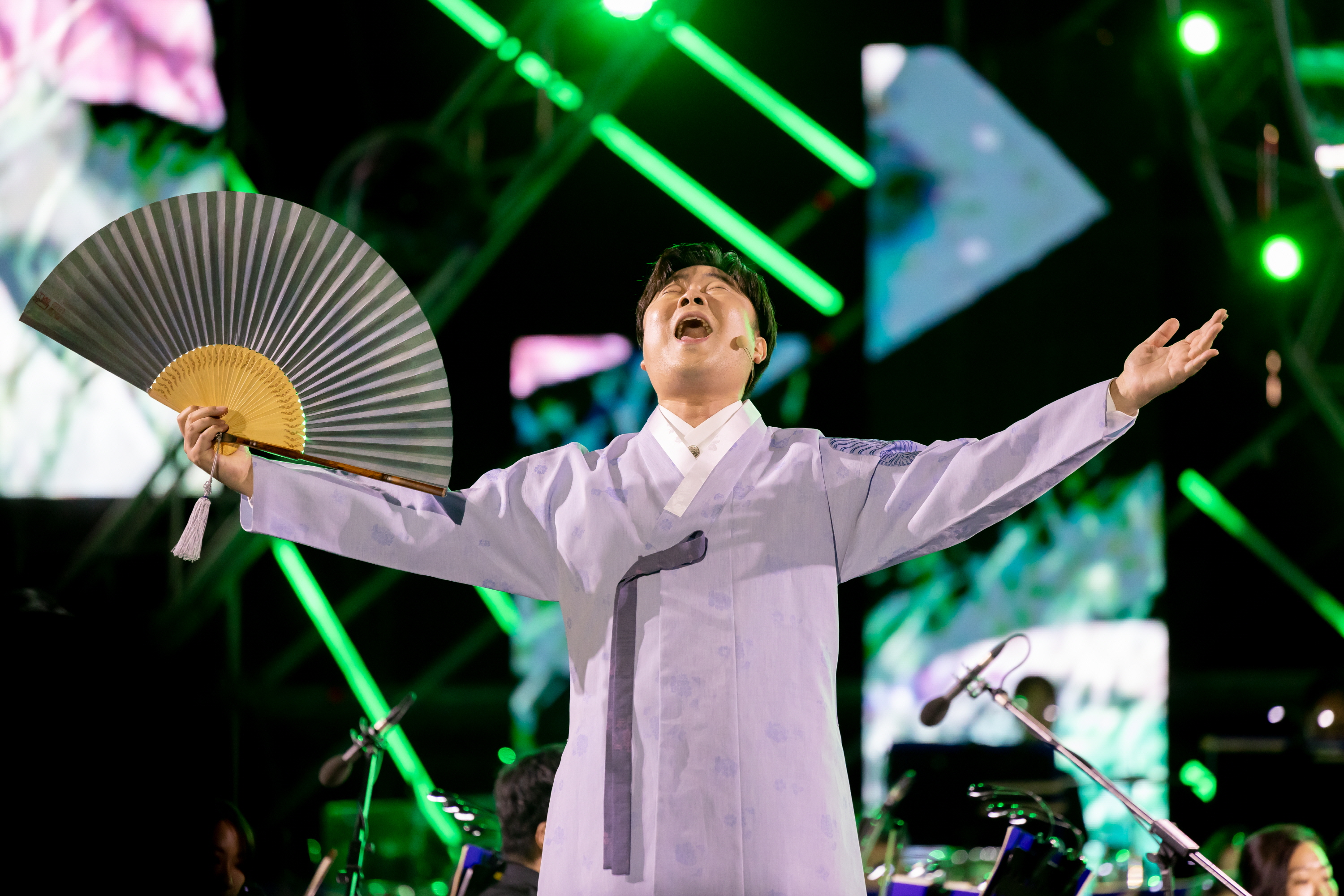 ▲ 소리꾼 고영열이 9일 서울 종로구 세종로 청와대에서 열린 '2023 블루하우스 콘서트' 무대에서 공연하고 있다.