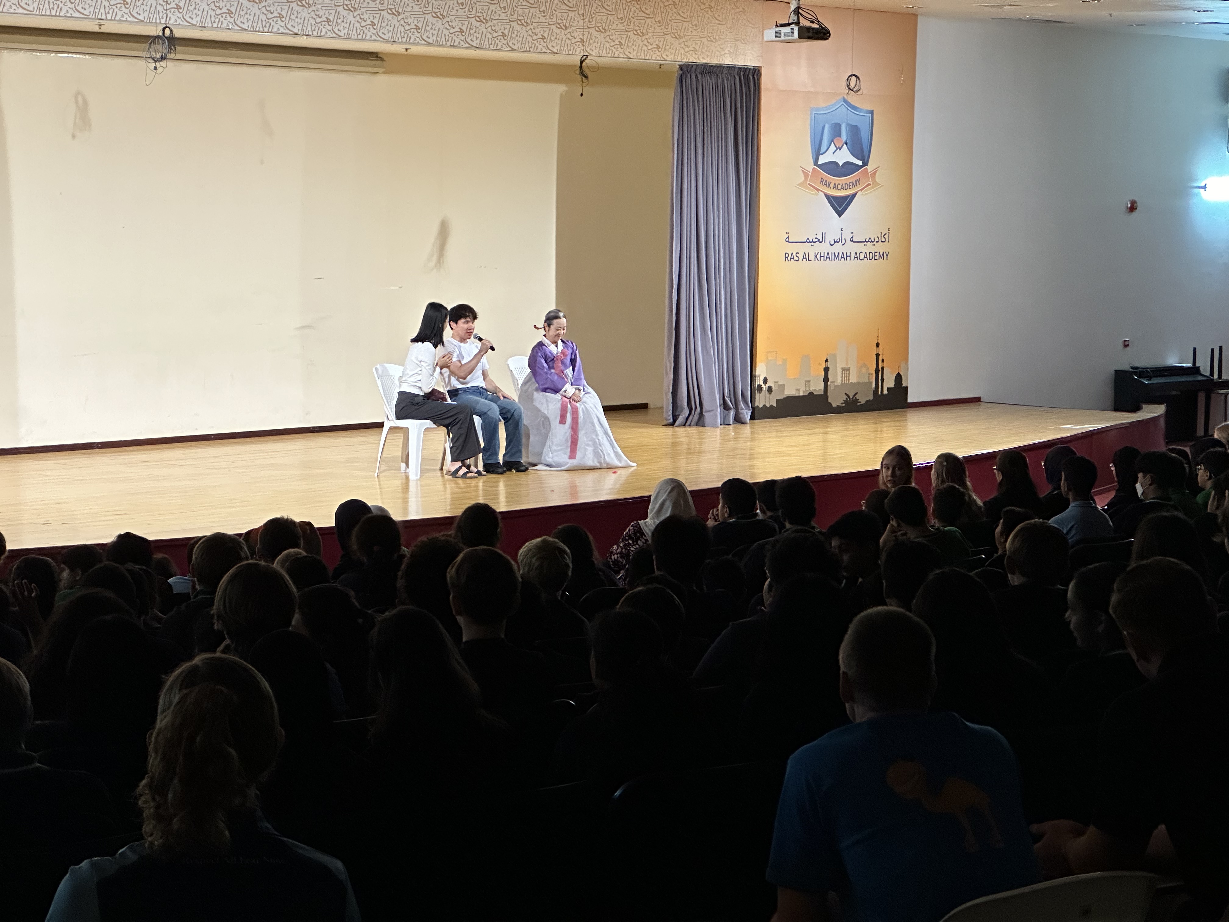 라스 알 카이마 웰스프링 사립학교에서의 QnA 전경