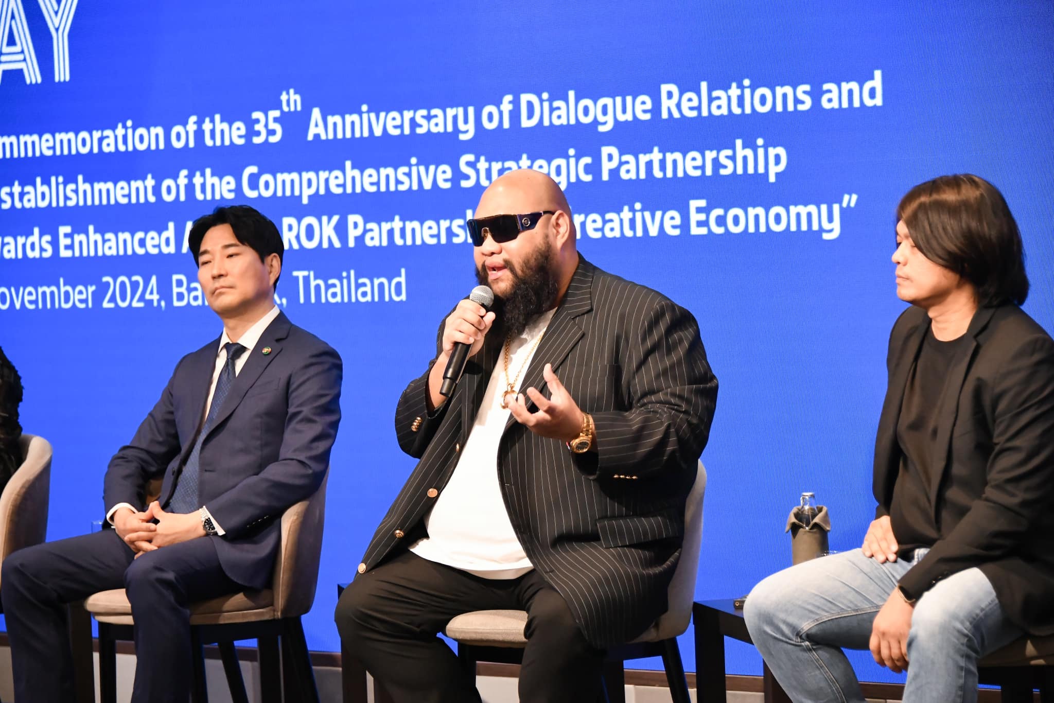 그림입니다.

원본 그림의 이름: 468450621_972940771533896_928411461653058405_n.jpg

원본 그림의 크기: 가로 2048pixel, 세로 1366pixel