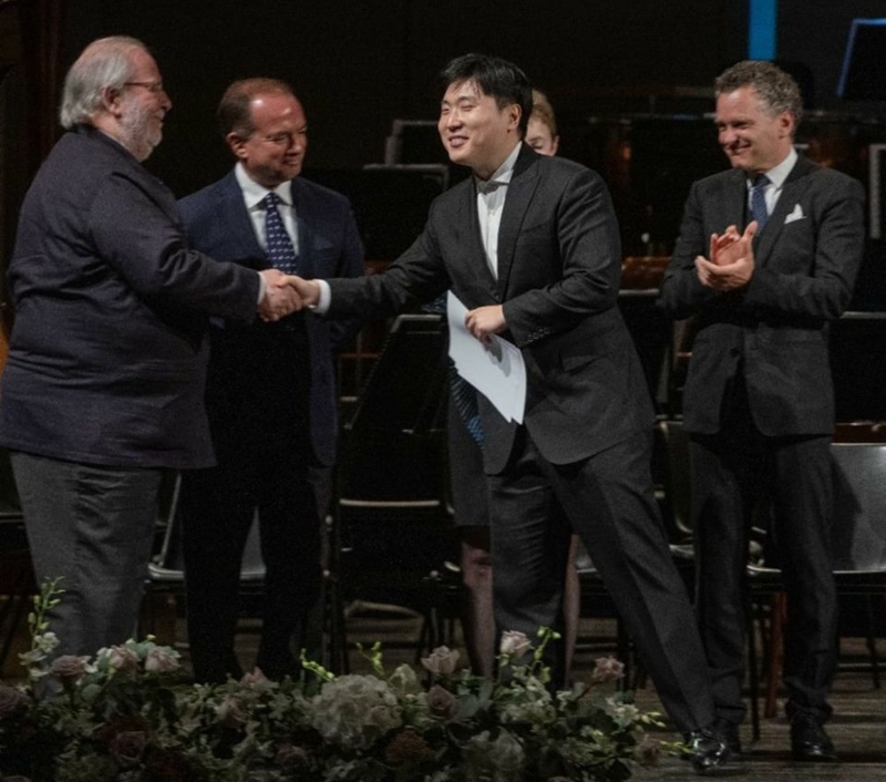 ▲ 지휘자 송민규가 제13회 귀도 칸텔리 국제 지휘 콩쿠르에서 우승을 차지했다. 귀도 칸텔리 국제 지휘 콩쿠르 공식 인스타그램