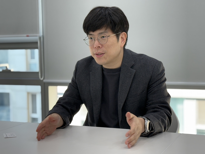 ▲ 인터뷰에 응하는 한국의 스타트업, 파인더스에이아이의 함명원 대표.