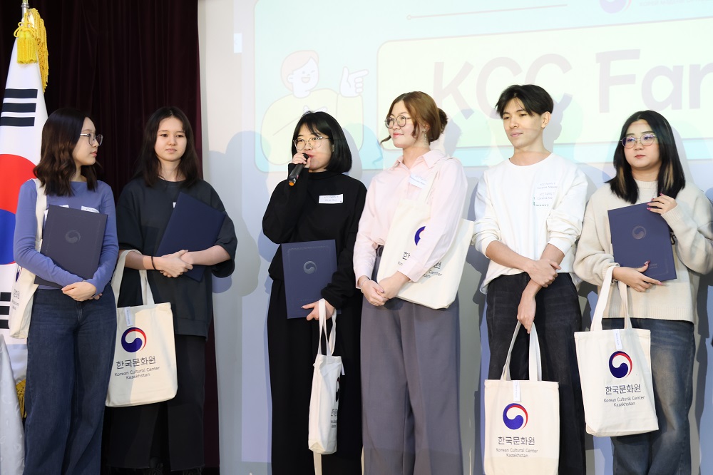 ▲ 활동 소감을 말하는 KCC 패밀리 7기 단원들