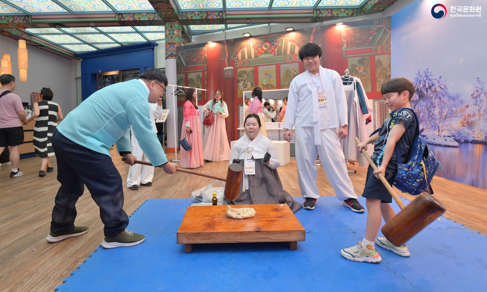 그림입니다.

원본 그림의 이름: 475507351_1027065762781874_6101178791460285550_n.jpg

원본 그림의 크기: 가로 2048pixel, 세로 1231pixel