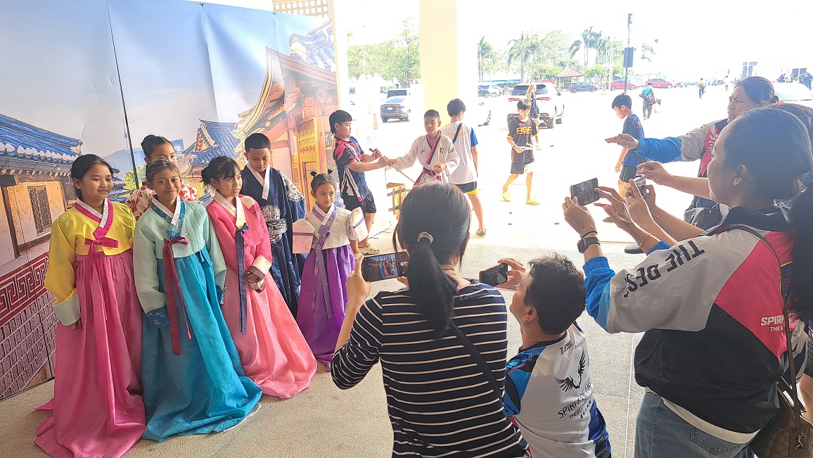 그림입니다.

원본 그림의 이름: KakaoTalk_20250213_091156726_01.jpg

원본 그림의 크기: 가로 4624pixel, 세로 2604pixel

사진 찍은 날짜: 2025년 02월 08일 오후 3:07