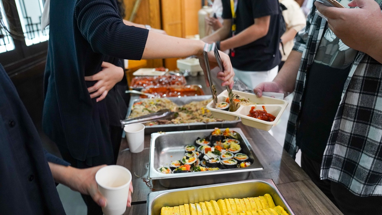 한식 체험 부스 운영