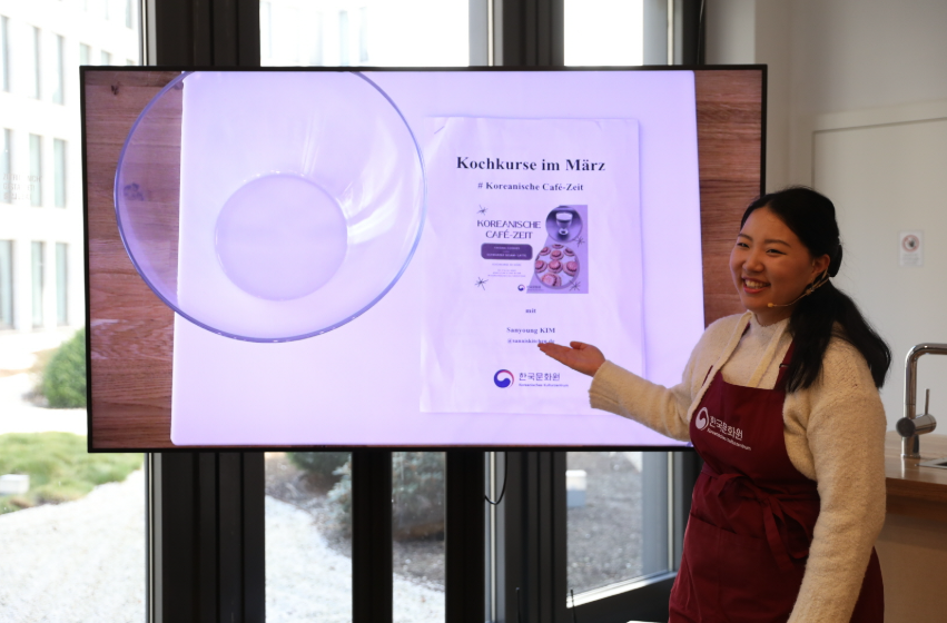 한국의 전통 디저트를 소개하는 김산영 강사