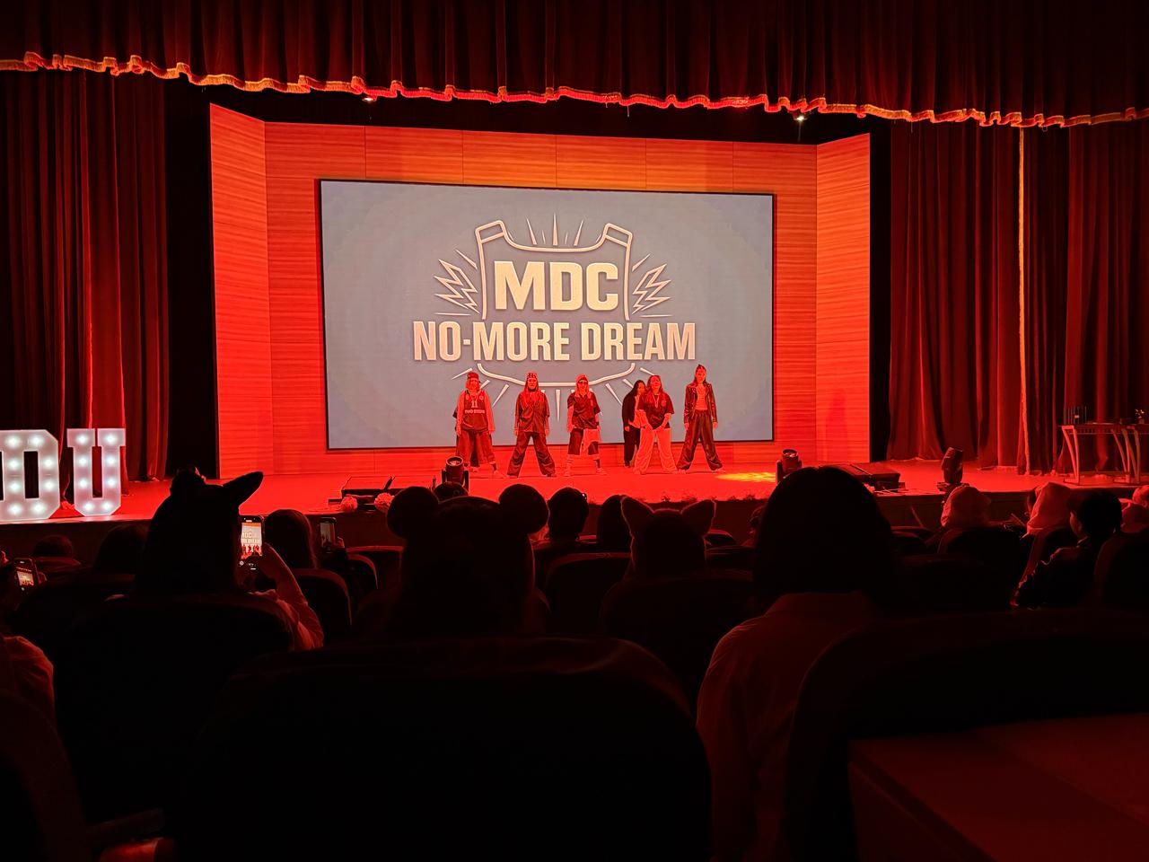 에너지 넘치는 공연무대(1)