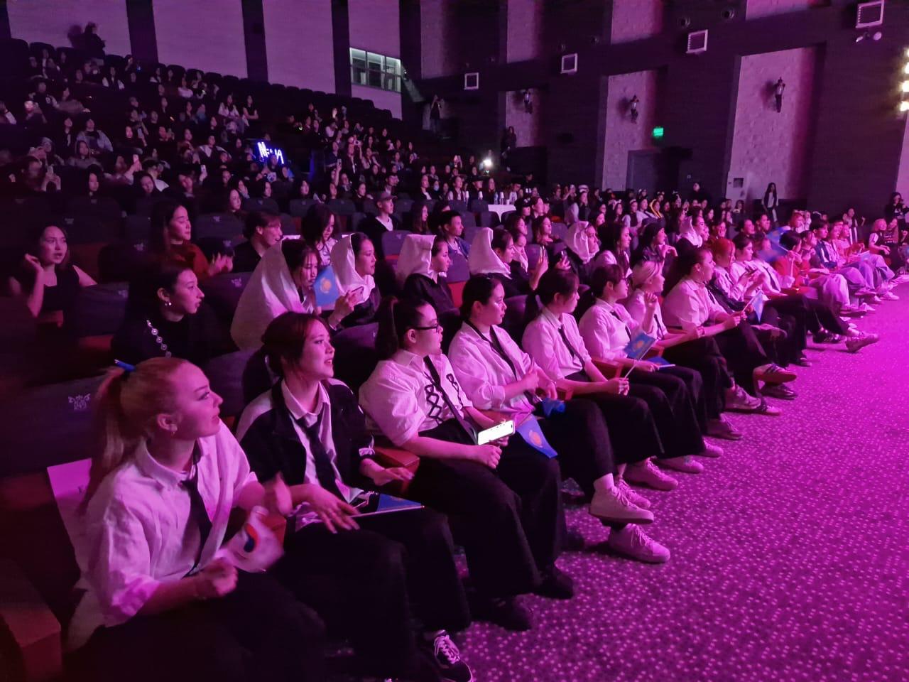 객석을 가득 채운 관람객