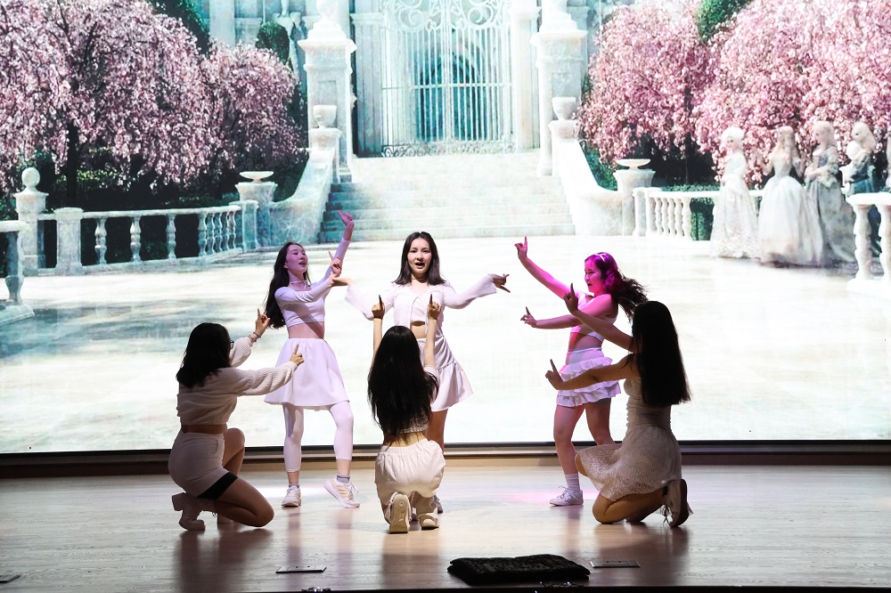 흥겨운 K-POP 커버댄스 무대(1)