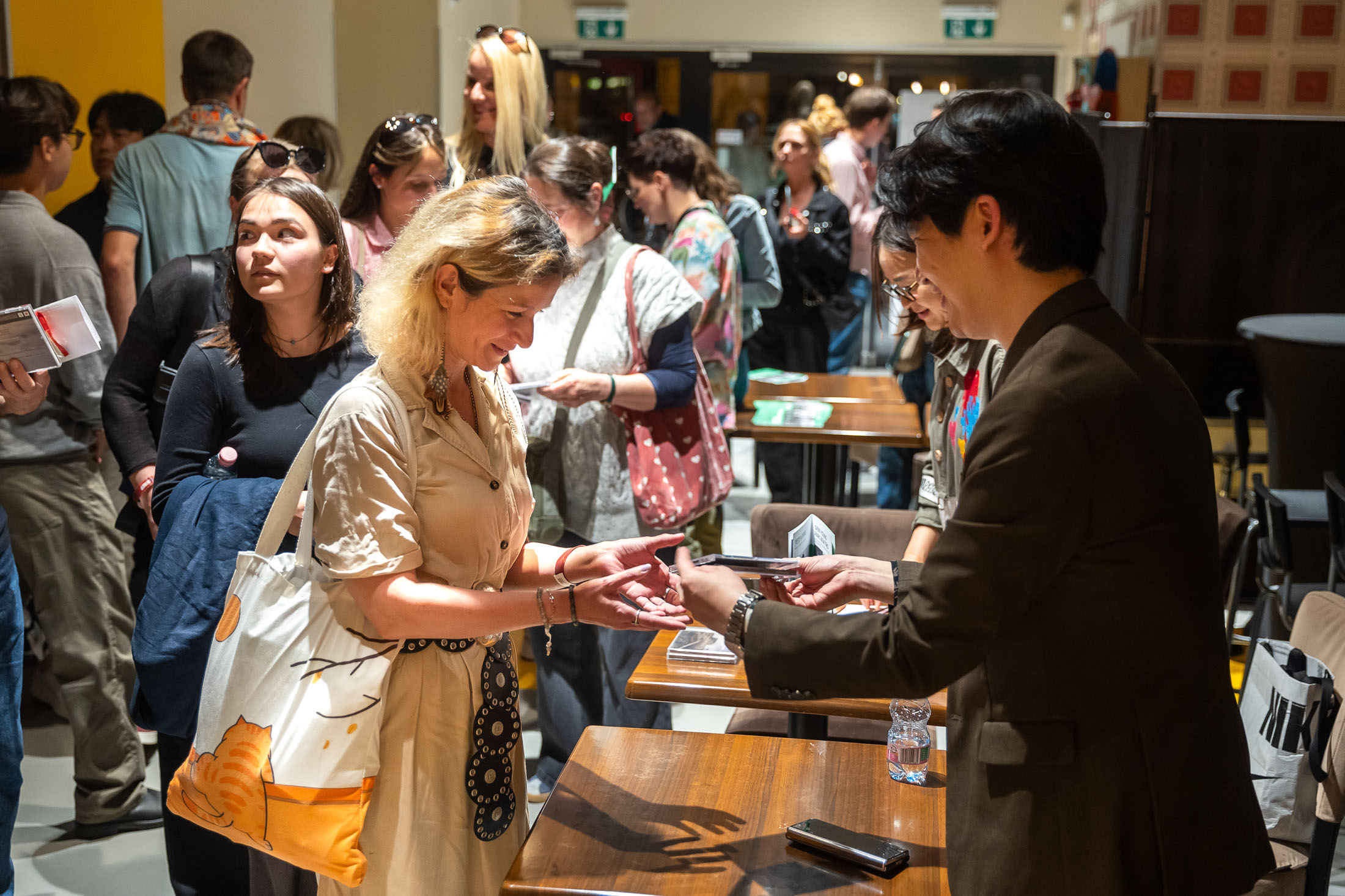 공연 후 진행된 싸인회, 5.4@Premier Kultcafe