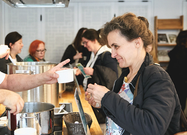 미역국 시식 코너