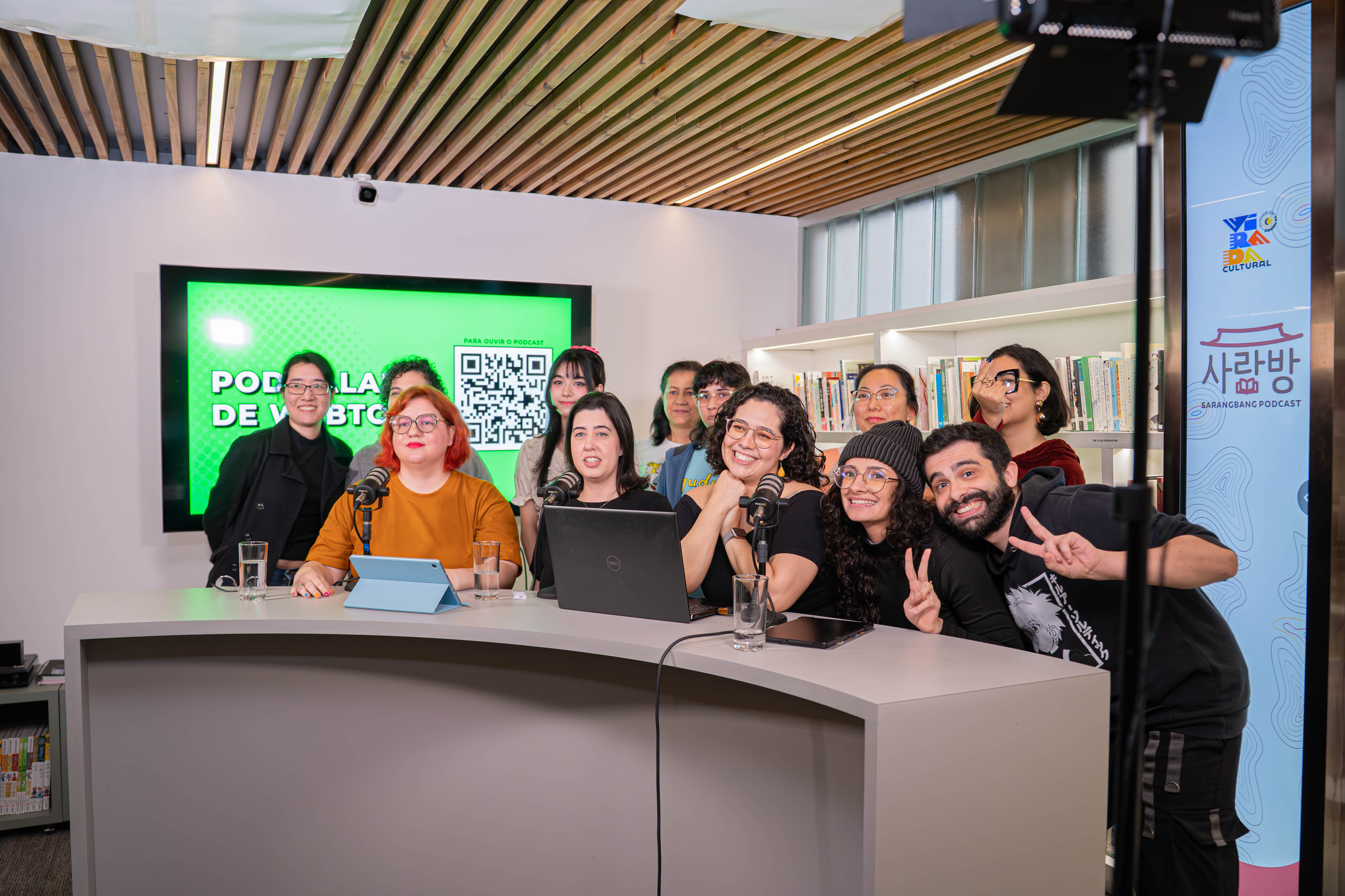 팟캐스트 POD FALAR DE WEBTOON와 참가자들