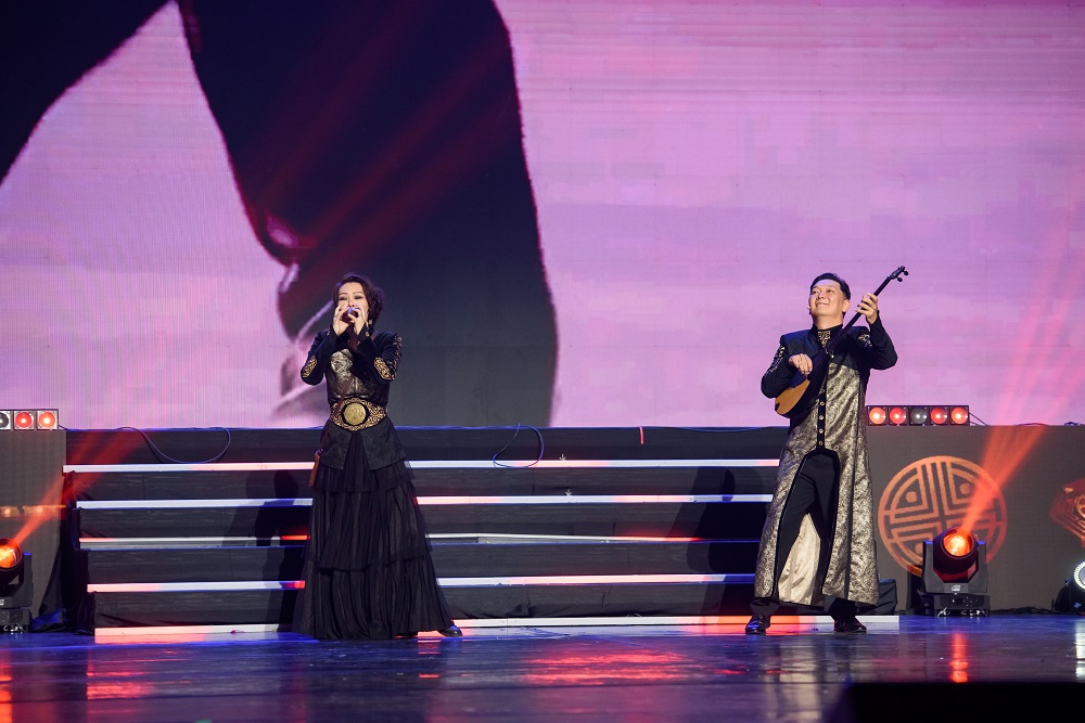 알마티아우엔데르공연