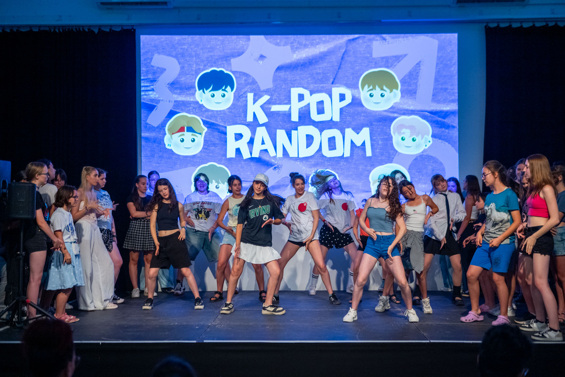 K-POP 랜덤 댄스 행사 광경