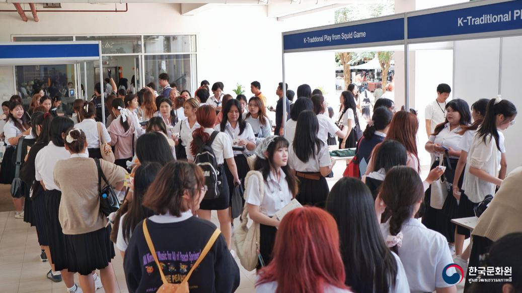 그림입니다.

원본 그림의 이름: 514264635_1145457620942687_3136134155389938779_n.jpg

원본 그림의 크기: 가로 1037pixel, 세로 583pixel