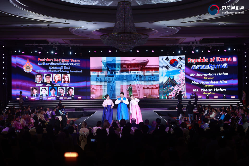 그림입니다.

원본 그림의 이름: KakaoTalk_20250624_084609681_02.jpg

원본 그림의 크기: 가로 5472pixel, 세로 3648pixel

사진 찍은 날짜: 2025년 06월 21일 오후 7:26