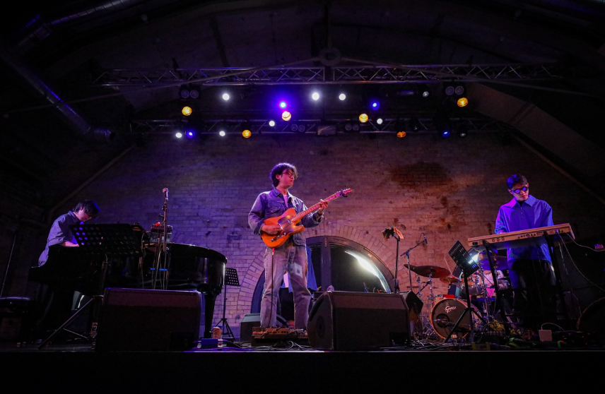 용리와 돌탕들 공연 현장(2)