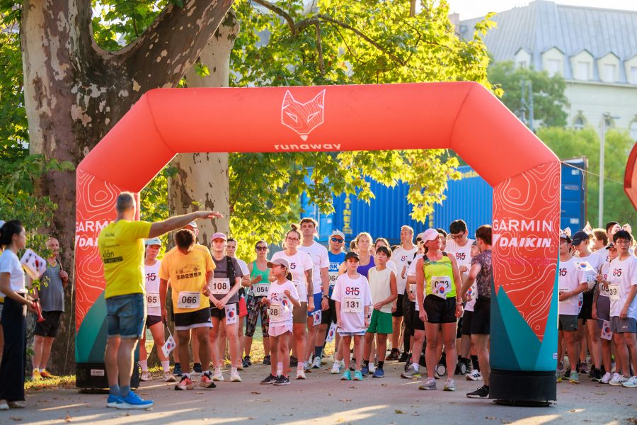 달릴 준비를 하는 참가자들