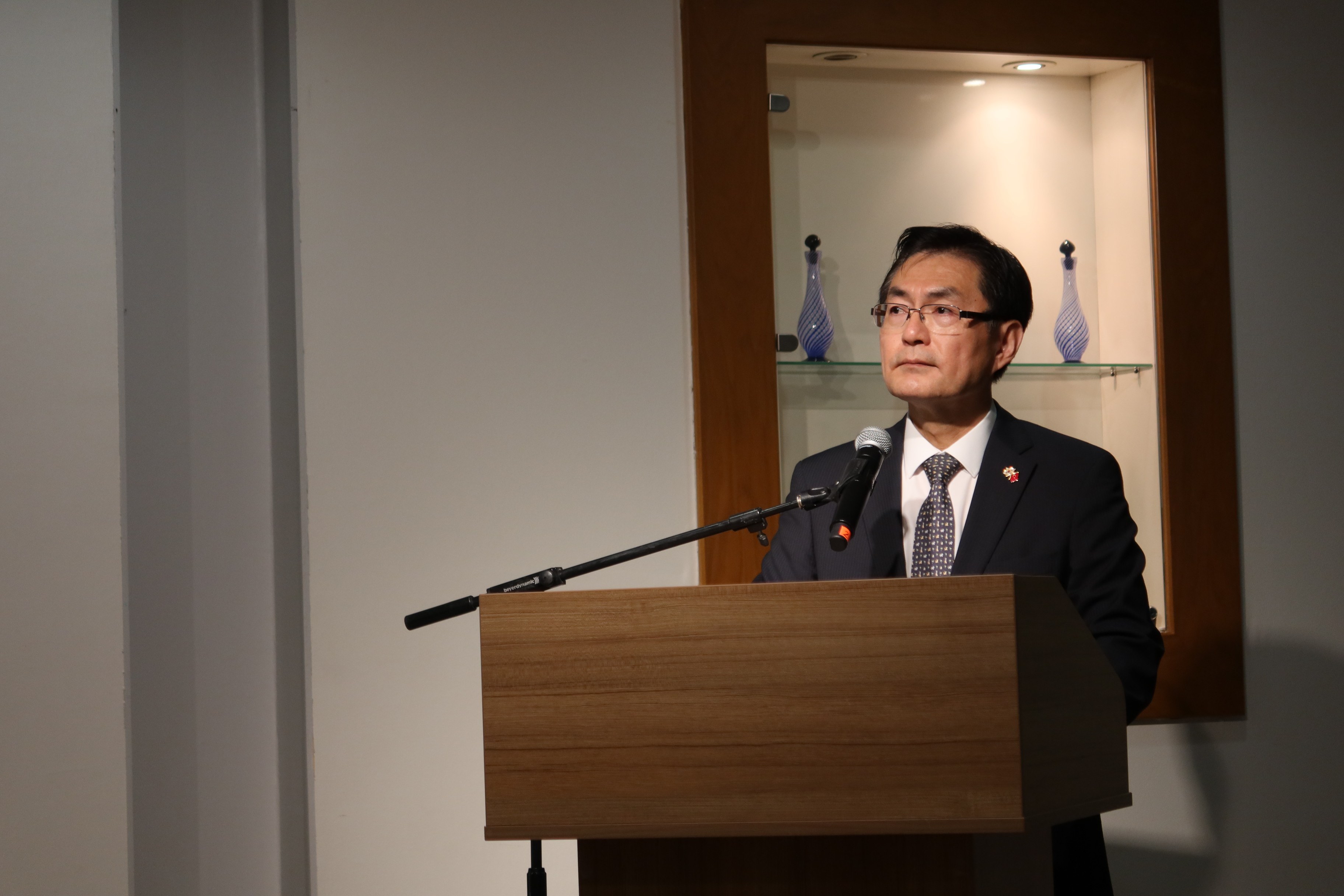 '빛을 품다' 전시회 정연두 대사 개회사