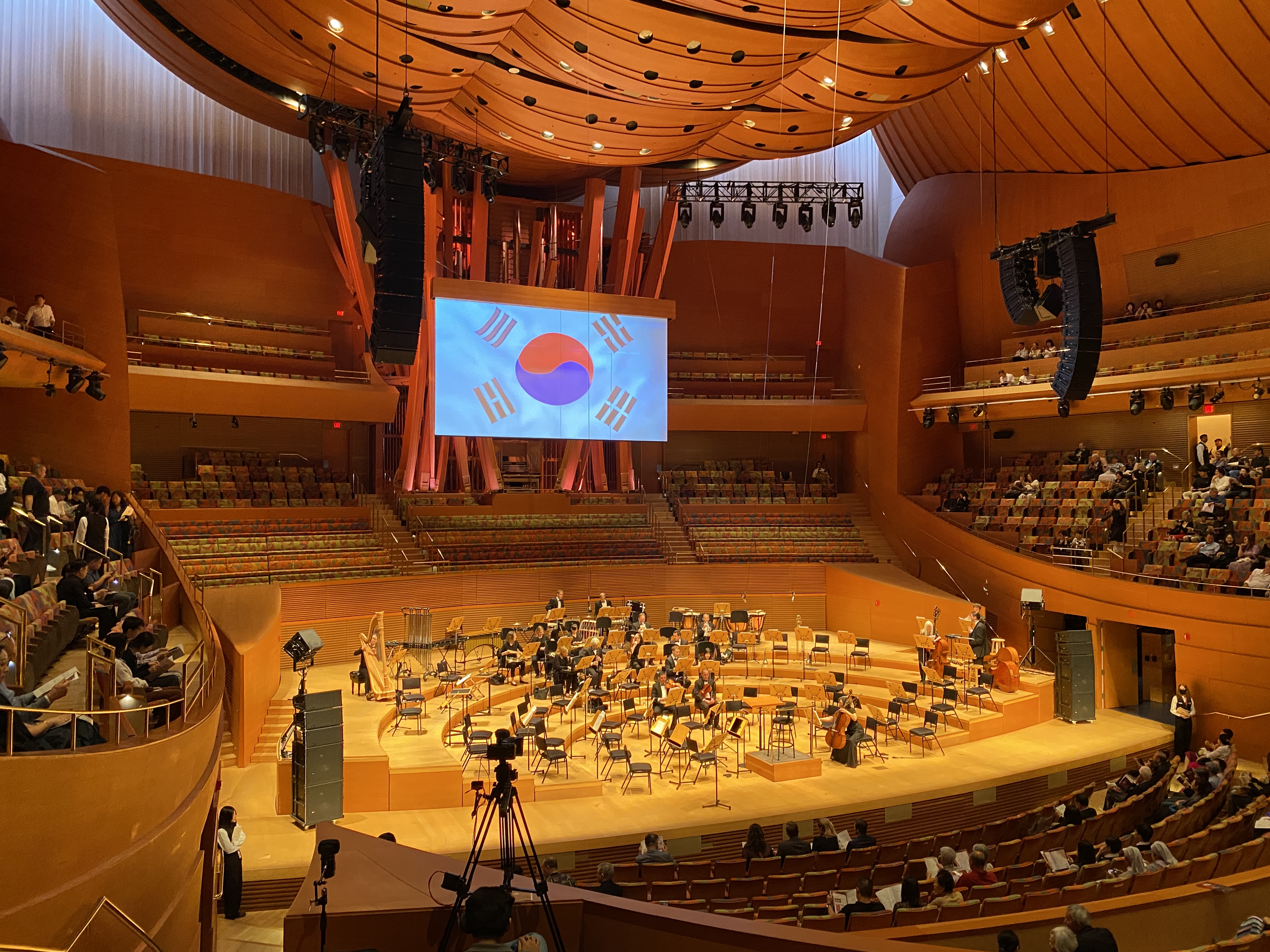 공연 전 공연장_광복 80주년 기념 음악회 <광복: Spirit of Korea>