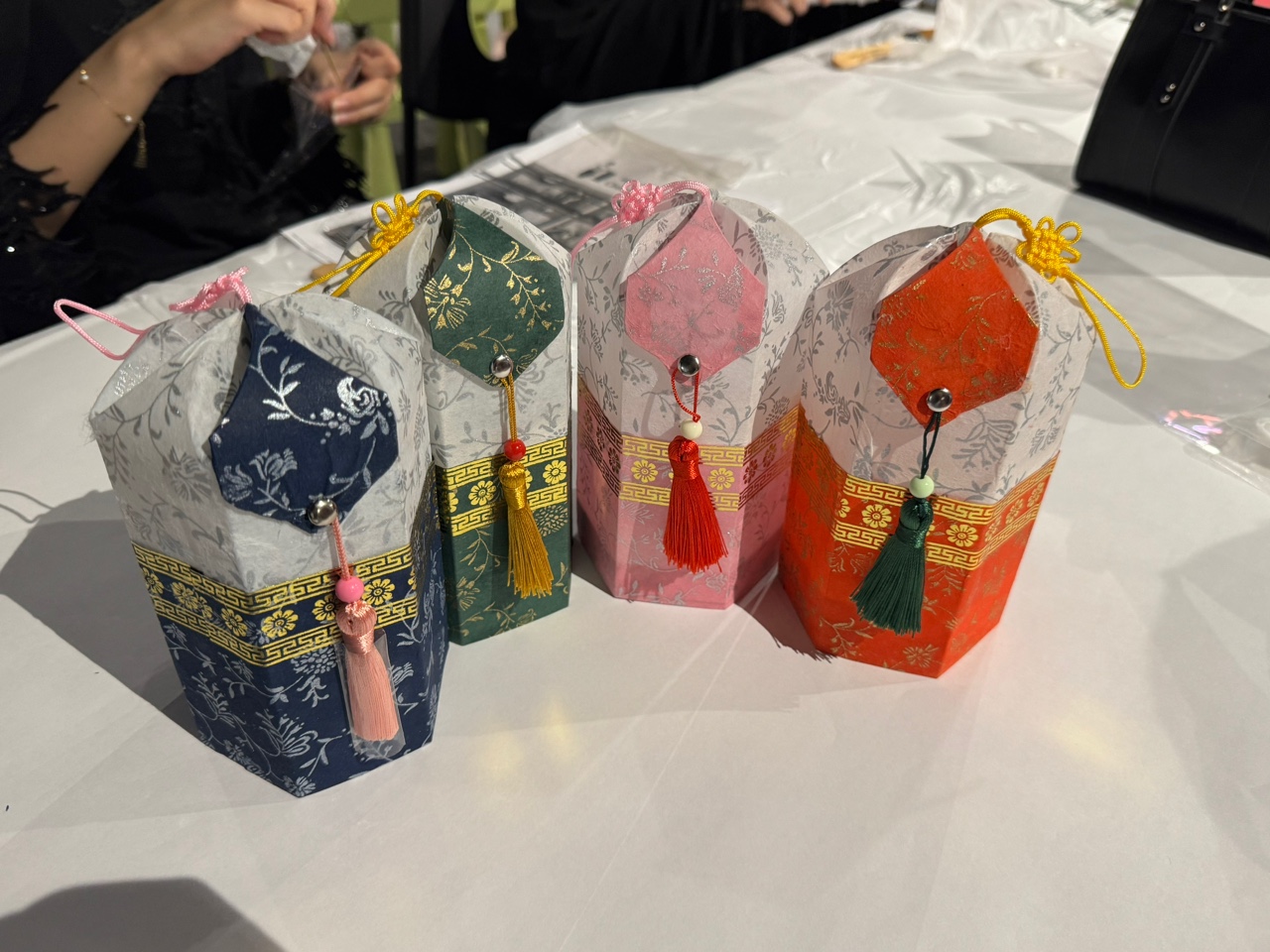 참여자들이 완성한 청사초롱