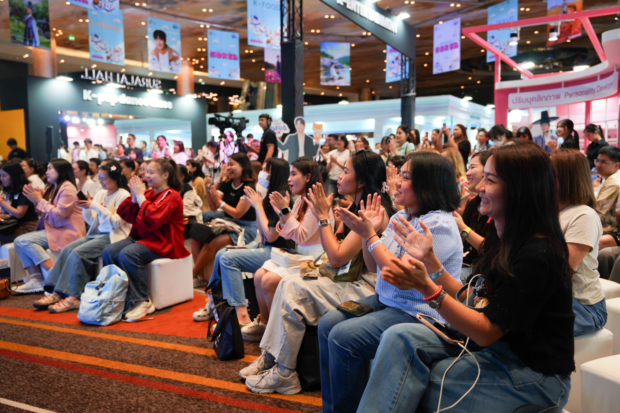 그림입니다.

원본 그림의 이름: 6aKorea-hilight-day1-143.jpg

원본 그림의 크기: 가로 2048pixel, 세로 1366pixel

사진 찍은 날짜: 2025년 08월 30일 오후 9:37