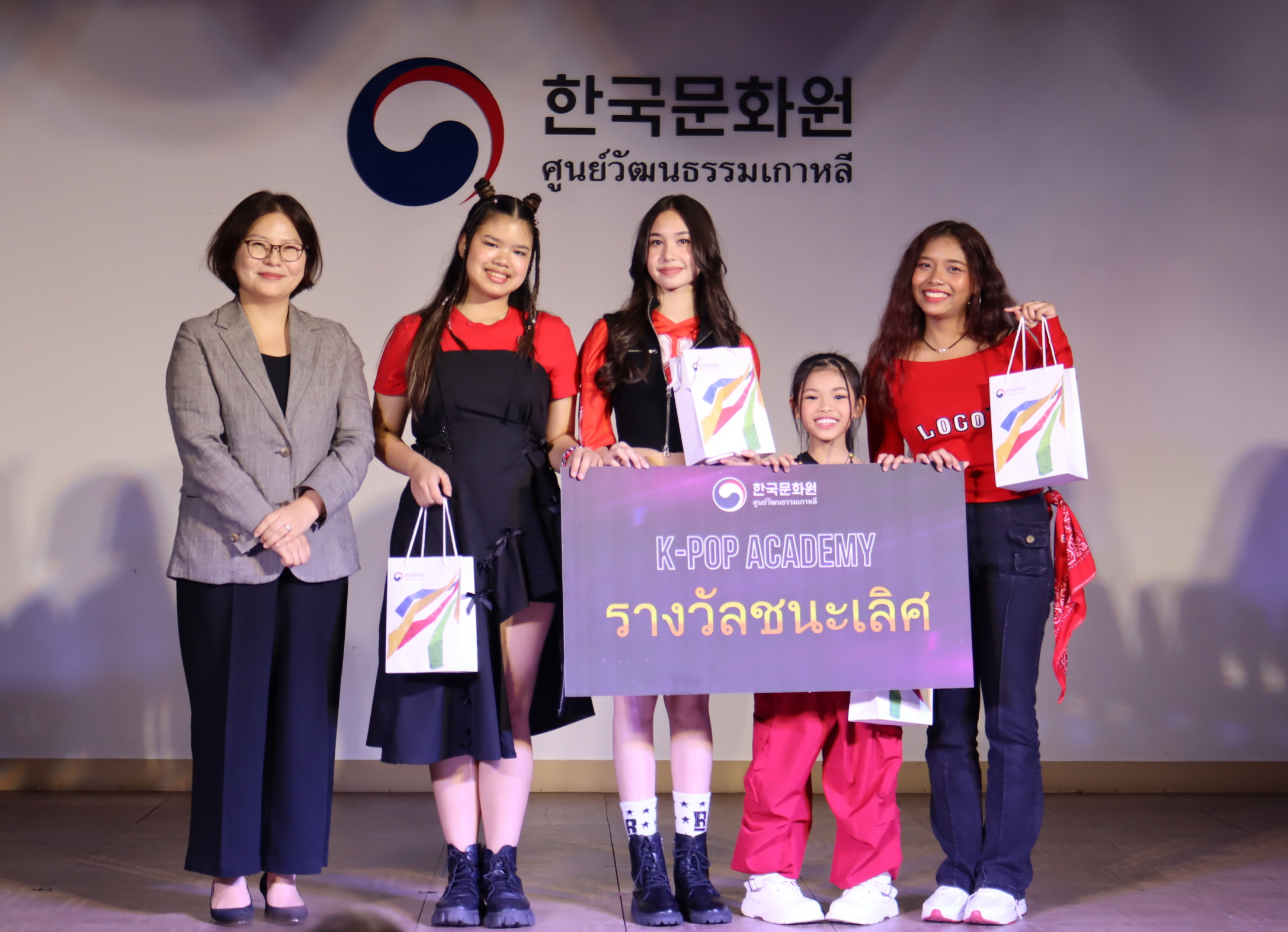 그림입니다.

원본 그림의 이름: KakaoTalk_20250829_094840496_18.jpg

원본 그림의 크기: 가로 2174pixel, 세로 1573pixel

사진 찍은 날짜: 2025년 08월 28일 오후 8:38