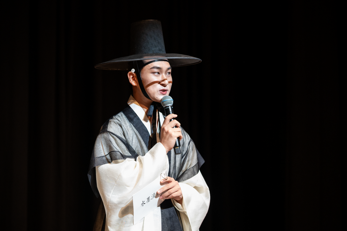 ▲ 일본어 사회를 직접 진행한 단원 모습