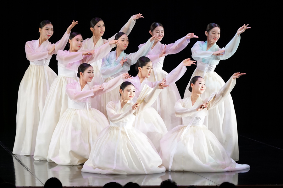 한국전통무용 공연 사진