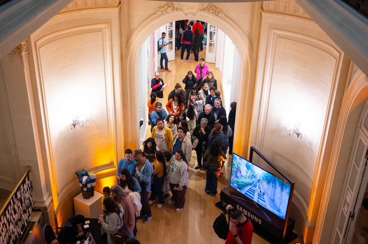 문화원에 방문한 많은 사람들