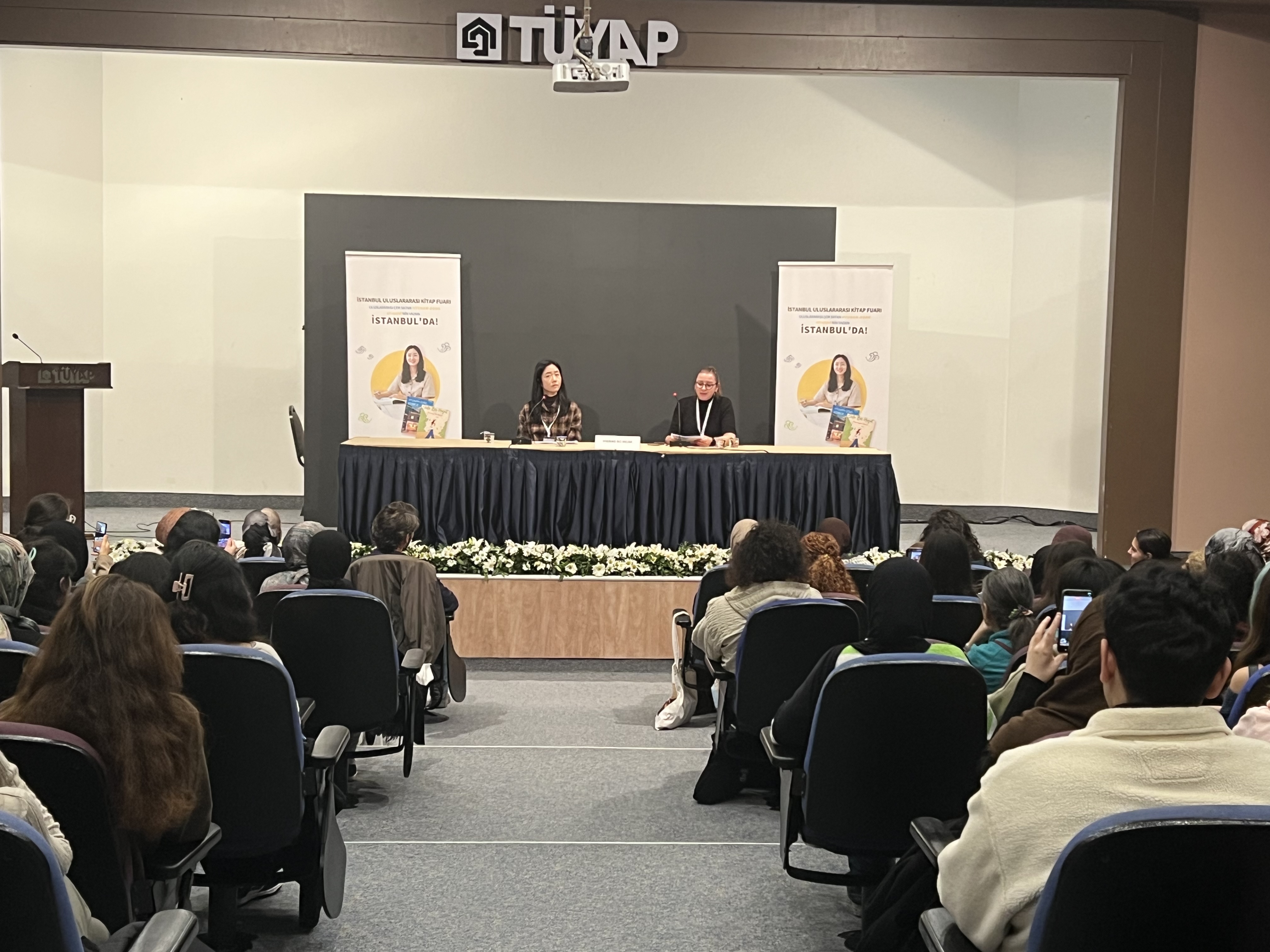 제42회 이스탄불 국제 도서전황보름 작가 대담 2