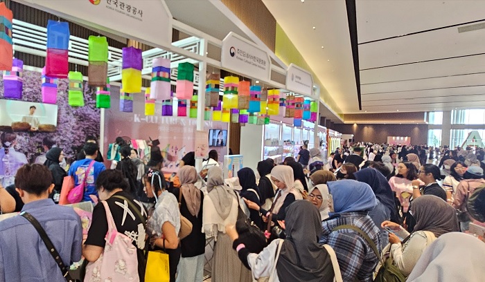 케이 문화관광상품 홍보전에 참가한 인파들 현장