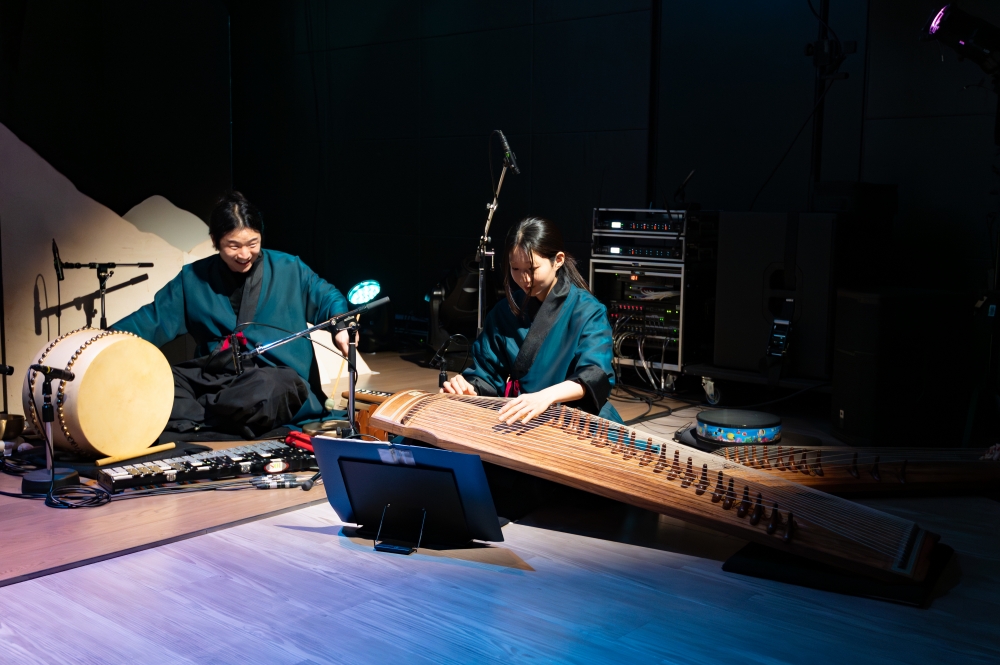 ▲ 공연 장면(반주 모습)