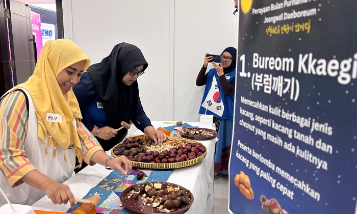 부럼깨기 체험중인 장면