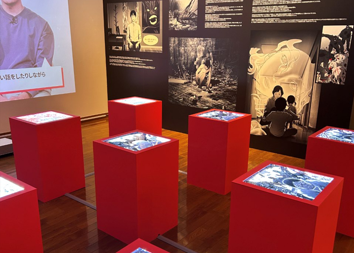 웹툰 소개 전시 사진