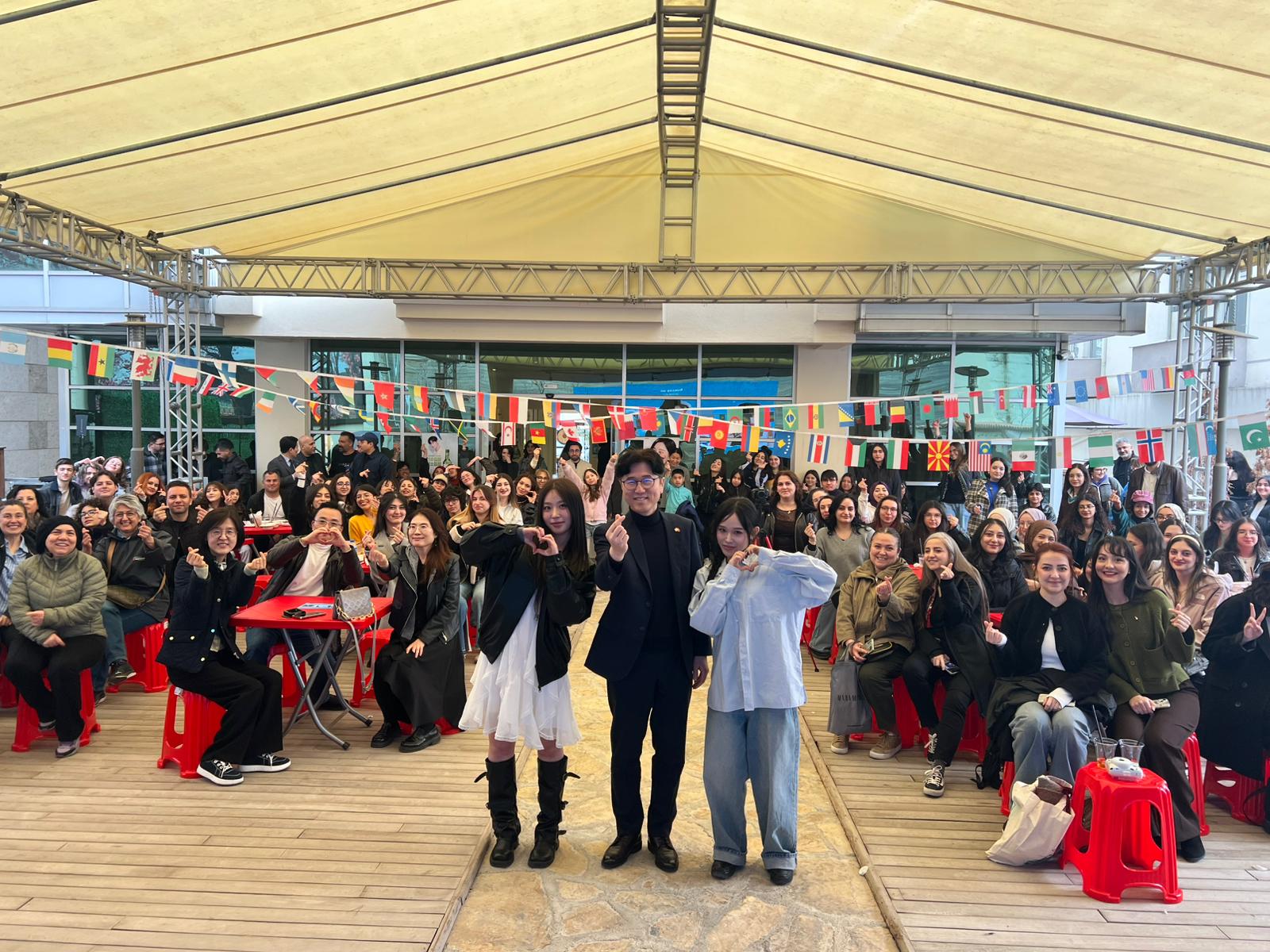 체험형 K-카니발 행사 단체 사진