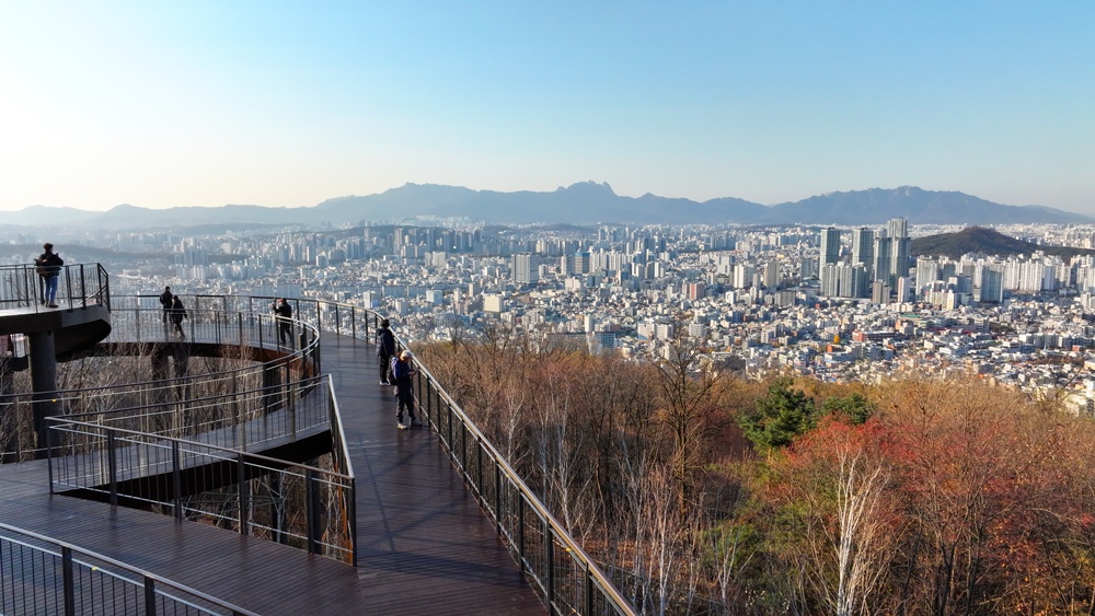 망우역사문화공원의 스카이워크 사진. 중랑구청
