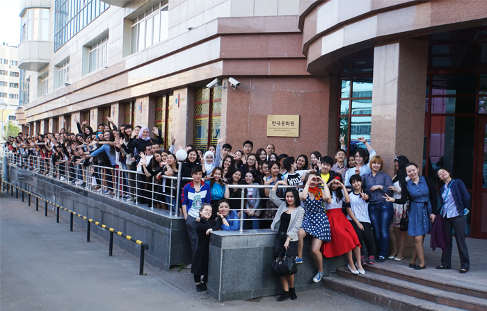 '스승의 은혜' 노래 울려퍼진 한국문화원 수료식