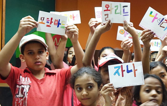 낯설고 즐거운 한국 문화가 꽃피는 이집트 도서관