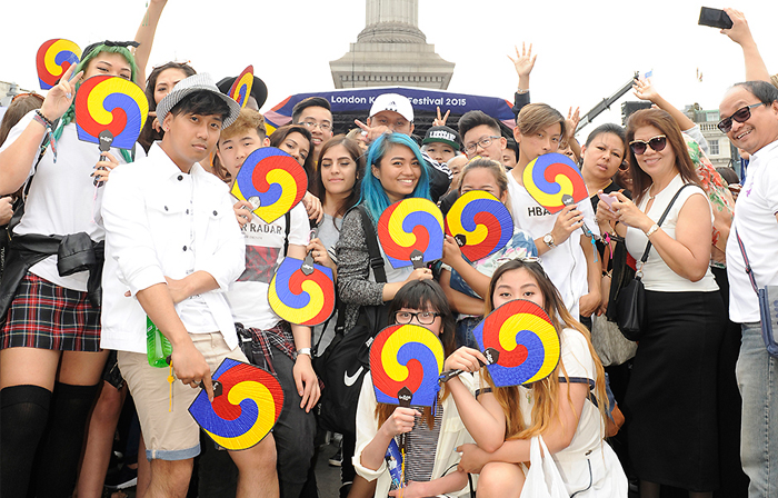 런던 트리팔가 광장을 가득 메운 한류 열기