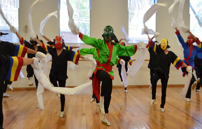 강령탈춤 배우며 한국 춤에 빠져든 멕시코 무용수들