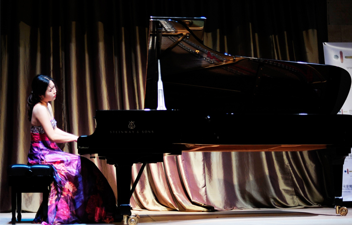 부조니 국제 콩쿠르 1위에 빛나는 피아니스트 문지영 라틴아메리카를 울리다