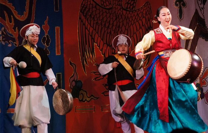 뉴욕을 들썩인 꾼들의 흥겨운 무대