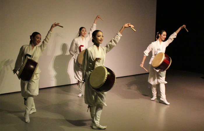 영국 관객 전통 한류에 매료되다